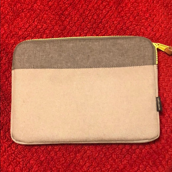 Herschel iPad mini case - Picture 2 of 4